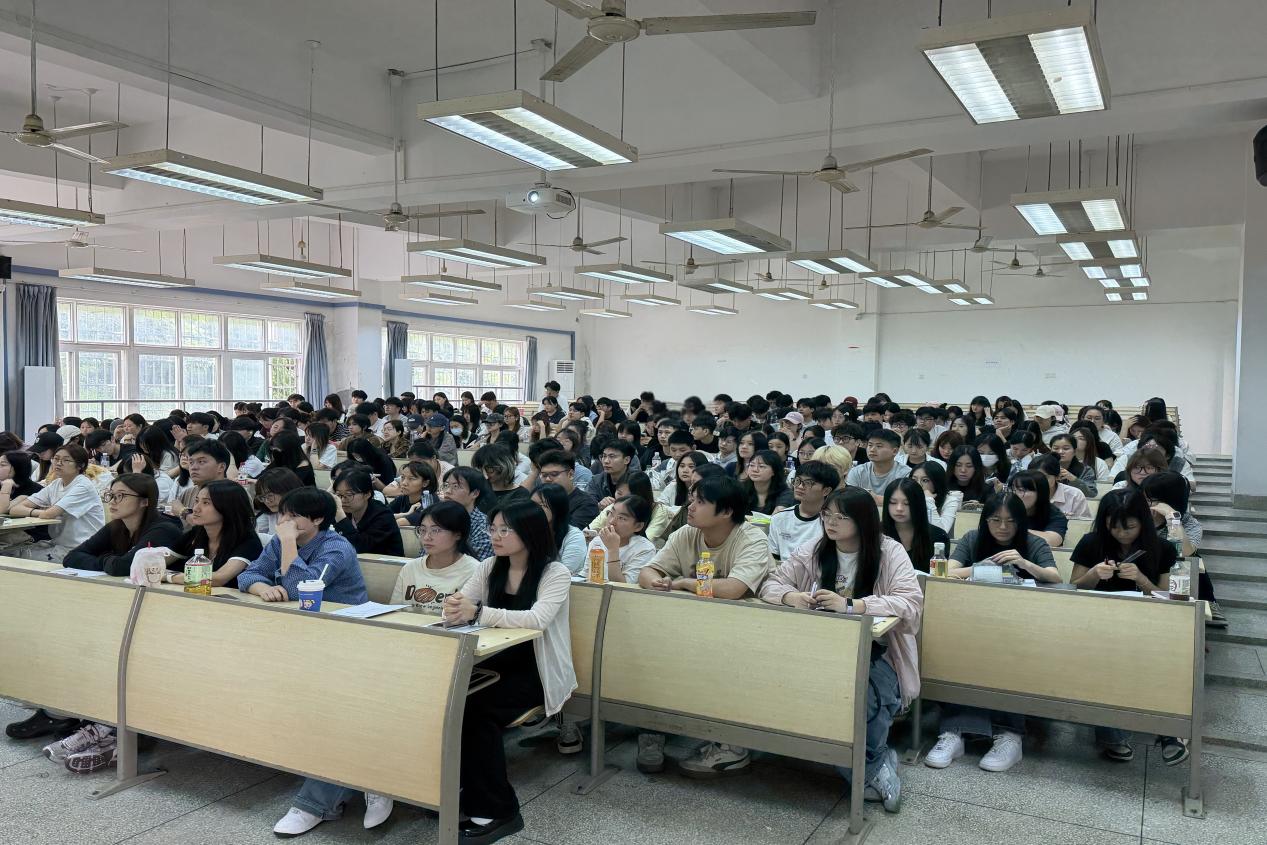 执笔绘韶华 扬帆赴新程——艺术设计学院召开2026届毕业生毕业教育课程