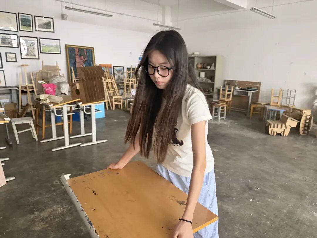 艺术设计学院组织第四十四期入党积极分子开展校园清扫社会实践活动